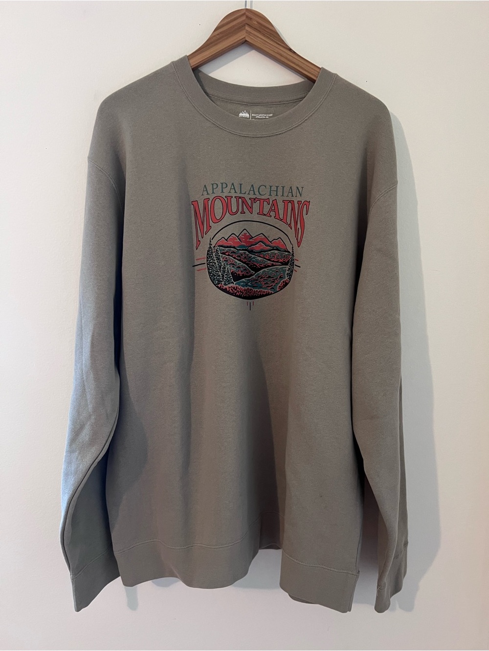 NWOT Appalachian Mountains Graphic Crewneck Sweatshirt, Warm Grey